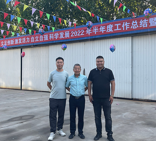 激情盛夏、相約盛達(dá)，北京盛達(dá)偉業(yè)型材拉彎廠舉行半年度工作總結(jié)暨消夏啤酒節(jié)！