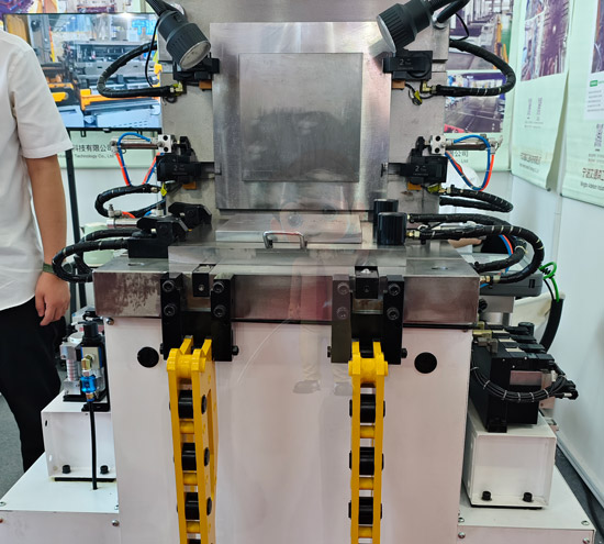 北京拉彎藝術(shù)的傳承與變革：從手工制作到現(xiàn)代設(shè)計(jì)的跨越