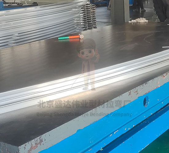 濟(jì)南鋁型材拉彎工藝的創(chuàng)新與應(yīng)用：提升生產(chǎn)效率與產(chǎn)品加工質(zhì)量的關(guān)鍵策略