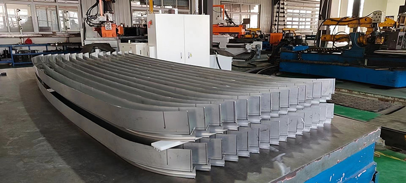 工業(yè)鋁型材拉彎不同于普通民用建材，北京拉彎廠為廣大客戶朋友們做好詮釋！