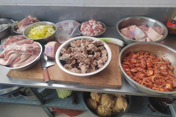 盛達(dá)科技冬季關(guān)懷:發(fā)放勞動(dòng)保護(hù)用品與聚餐活動(dòng)的雙重溫暖 盛達(dá)科技冬季關(guān)懷:發(fā)放勞動(dòng)保護(hù)用品與聚餐活動(dòng)的雙重溫暖