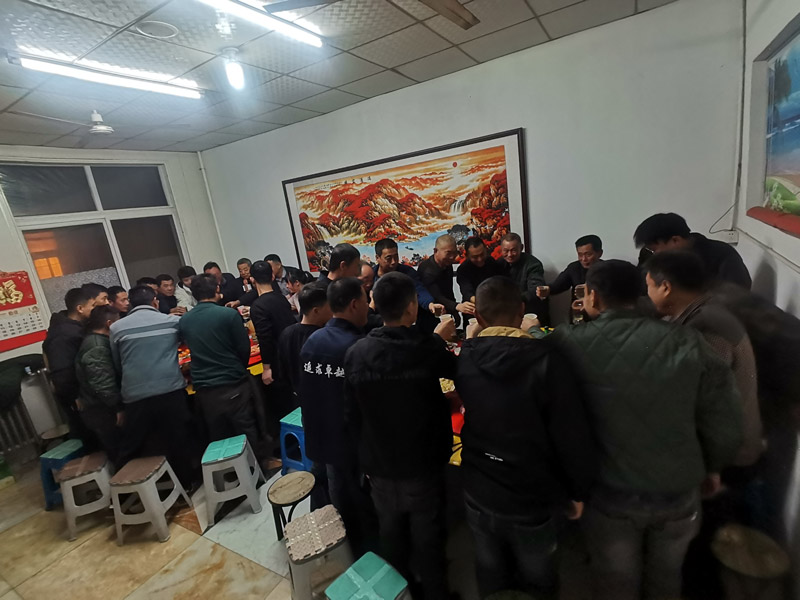 《感恩有你，“職”迎新生——北京型材拉彎盛達(dá)偉業(yè)感恩節(jié)特別聚餐》