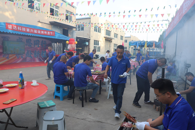 聚力學習，共赴新程｜盛達拉彎舉行第六屆燒烤啤酒節(jié)