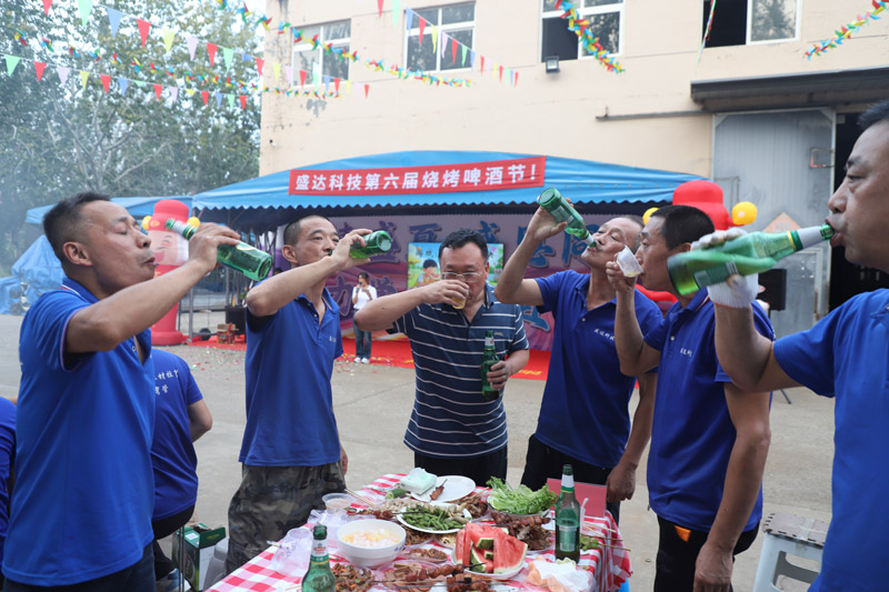 聚力學習，共赴新程｜盛達拉彎舉行第六屆燒烤啤酒節(jié)