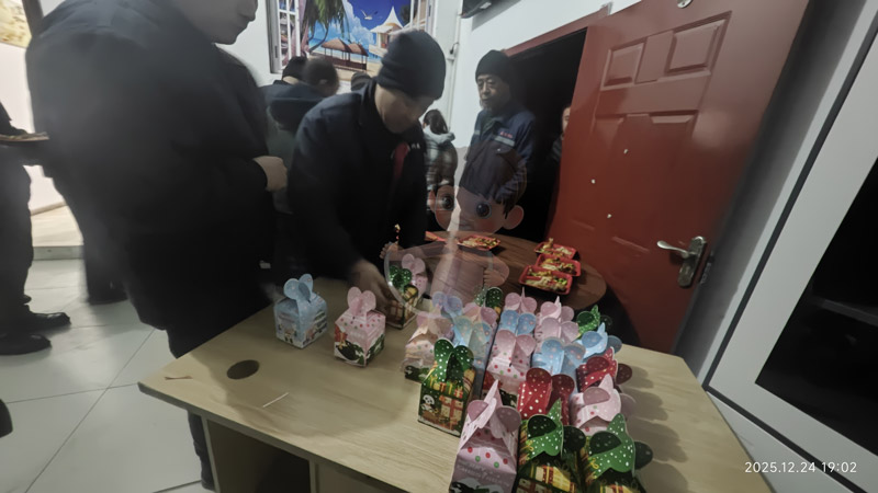 北京拉彎廠(chǎng)的平安夜重不重要？當(dāng)然重要，更重要的是平安喜樂(lè)，愿盛達(dá)拉彎人所念皆所愿，平安順?biāo)?、喜?lè)無(wú)憂(yōu)！ 