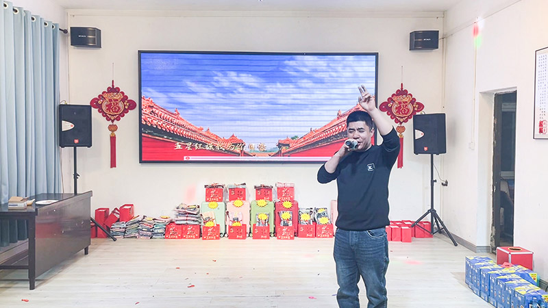 歌曲《紅旗飄飄》 歌曲《紅旗飄飄》