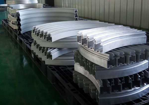 地鐵車廂車頂彎梁拉彎技術(shù)難點分析